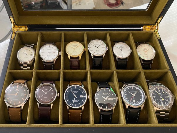 What is the best way to store battery operated quartz watches? 